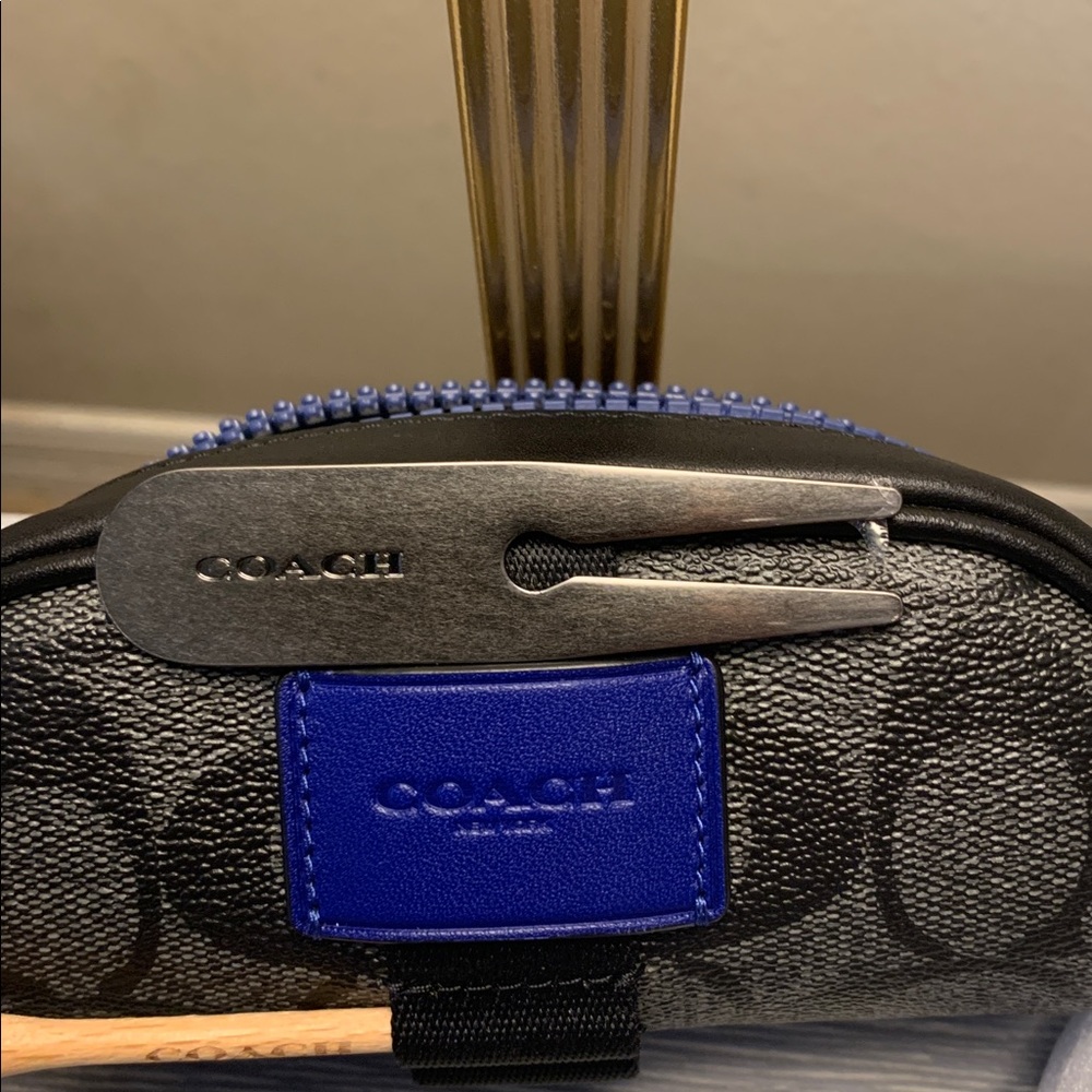 Coach golf kit pouch in signature canvas with blue leather accent - Picture 5 of 10